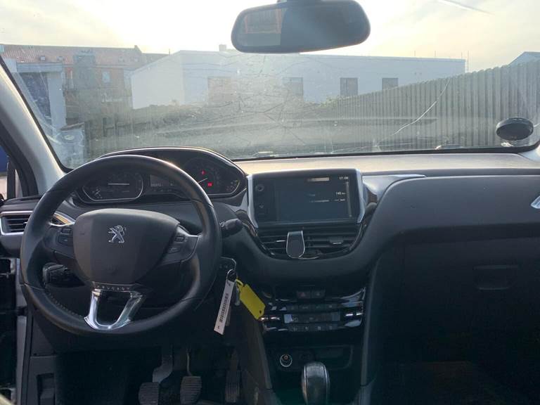 Peugeot 208 1,2 VTI 82 HK 5-D