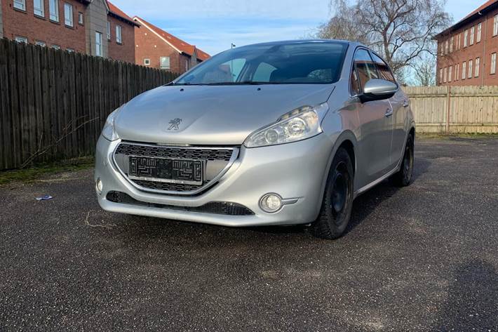 Sølv Peugeot 208 fra 2013