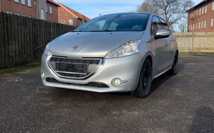 Peugeot 208 1,2 VTI 82 HK 5-D
