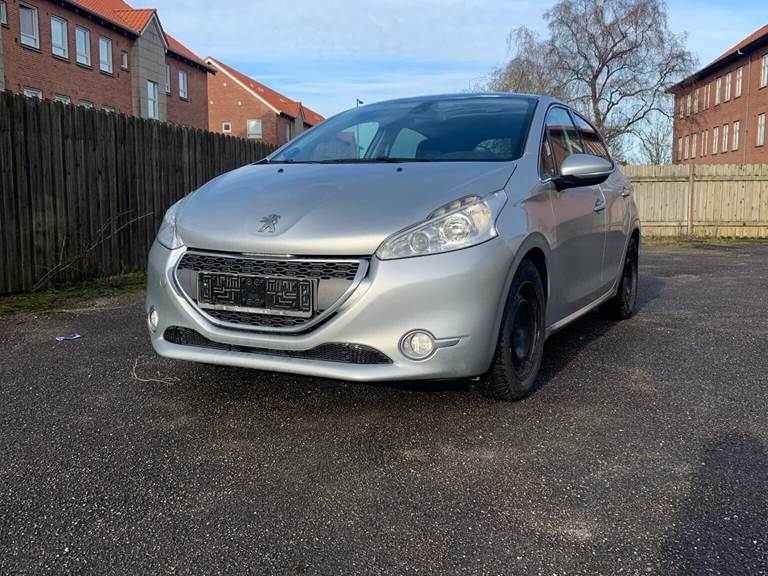 Peugeot 208 1,2 VTI 82 HK 5-D