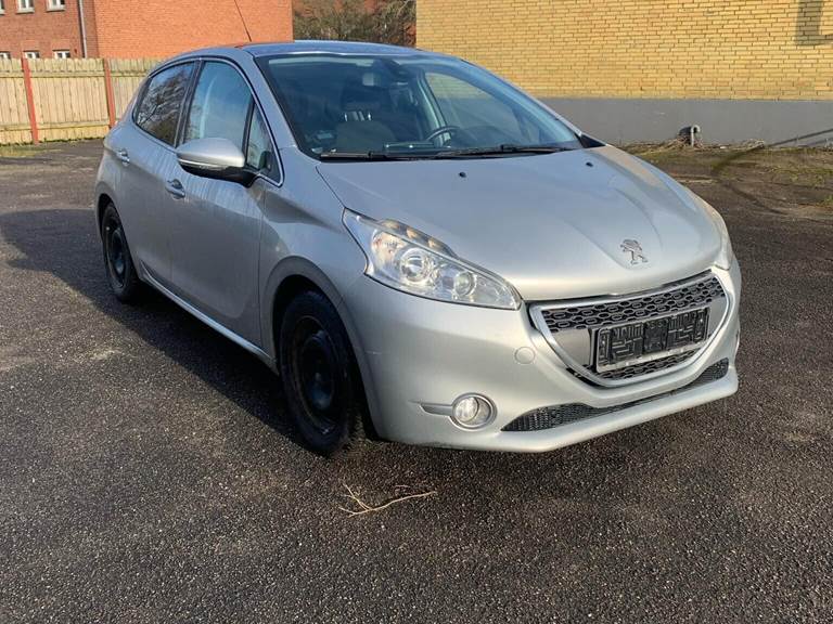 Peugeot 208 1,2 VTI 82 HK 5-D