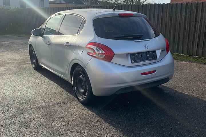 Sølv Peugeot 208 fra 2013