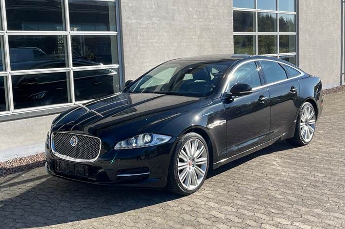 Sort Jaguar XJ fra 2013