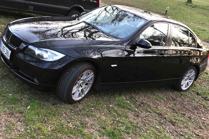 Sort BMW 318i fra 2006