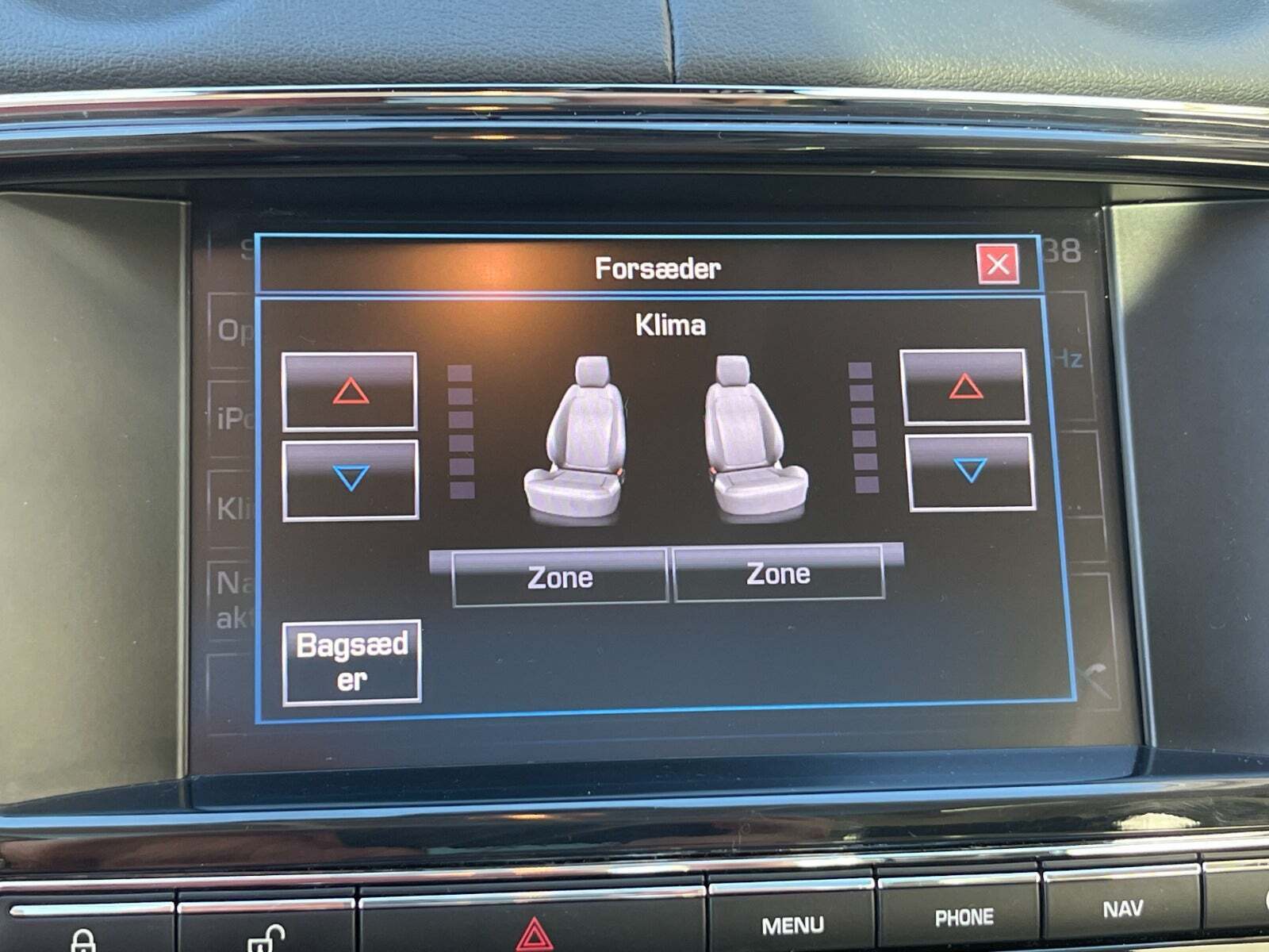 Sort Jaguar XJ fra 2013