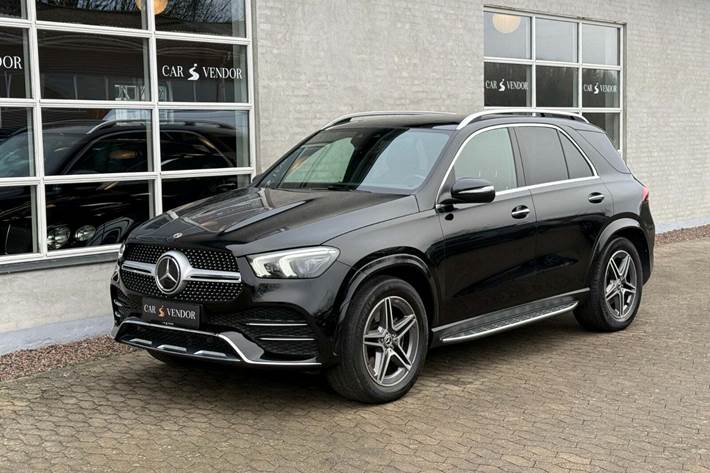 Sort Mercedes GLE400 d fra 2020 set udefra