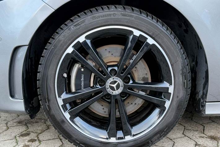 Grå Mercedes A250 e fra 2020