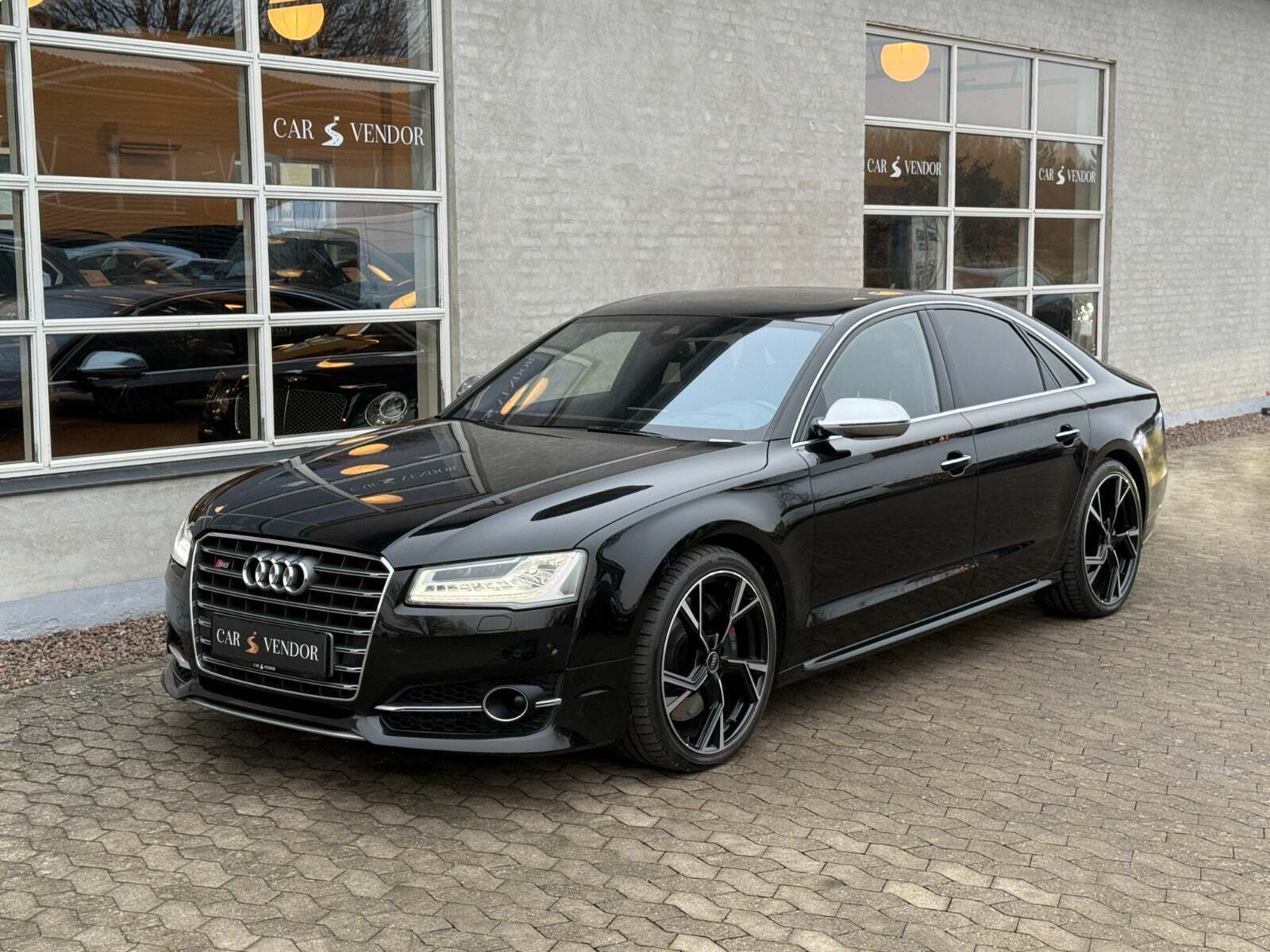 Sort Audi S8 fra 2016