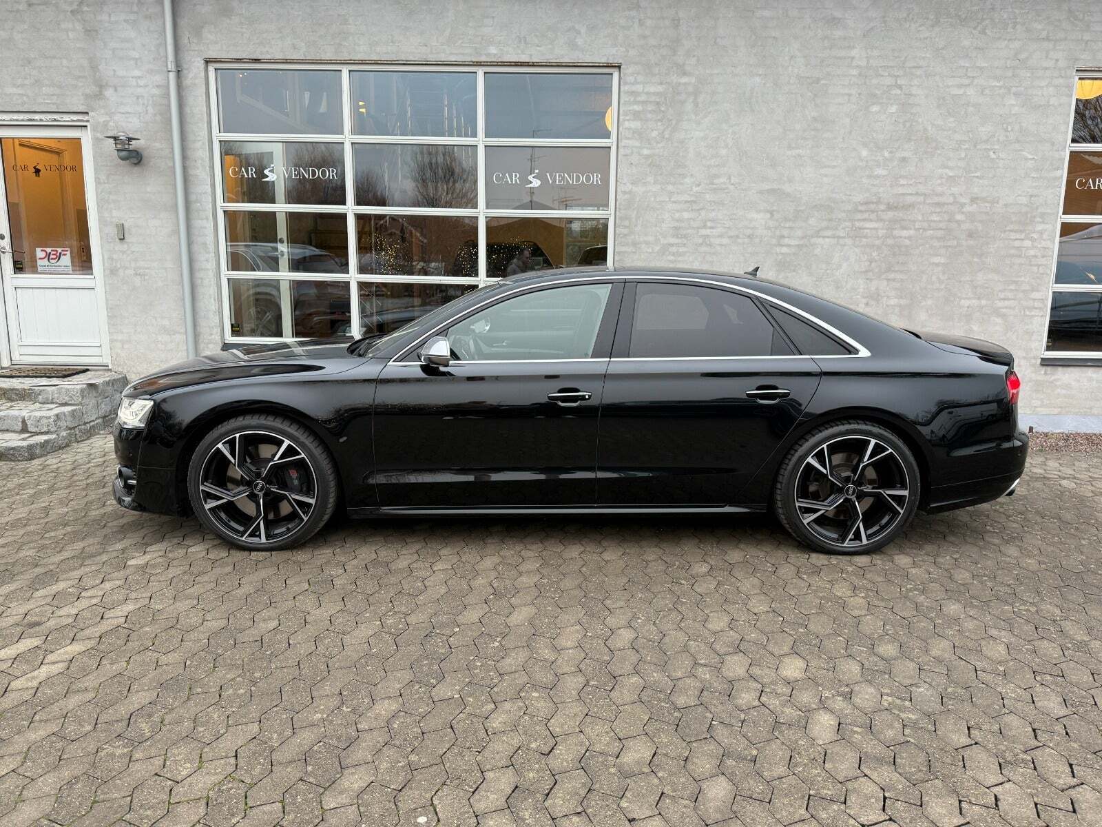 Sort Audi S8 fra 2016