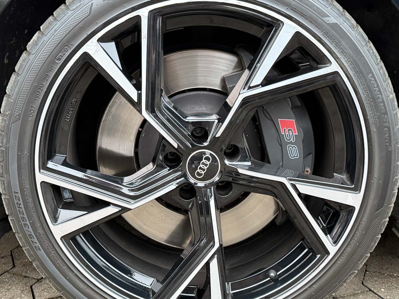 Sort Audi S8 fra 2016