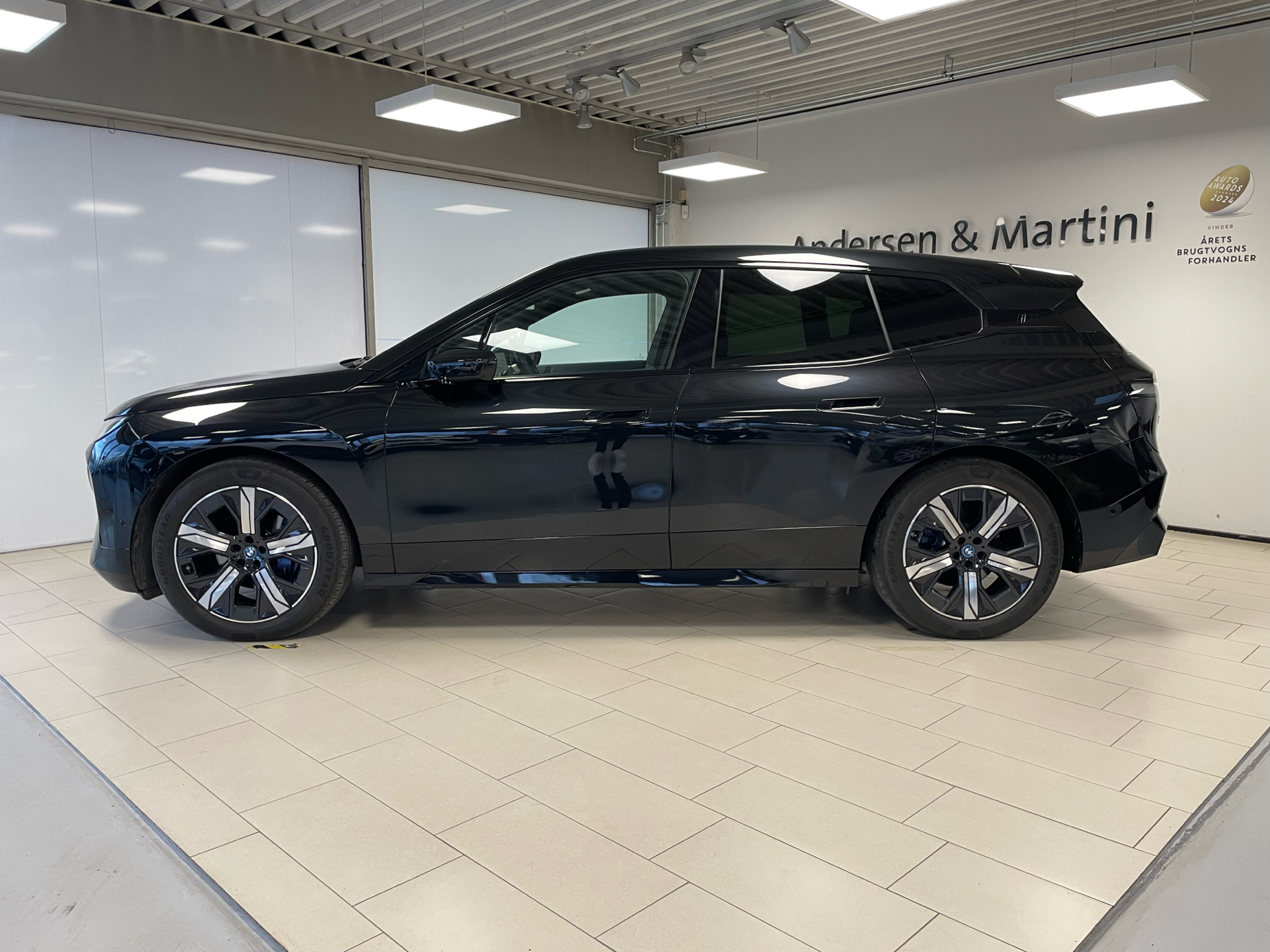 Sort BMW iX fra 2023