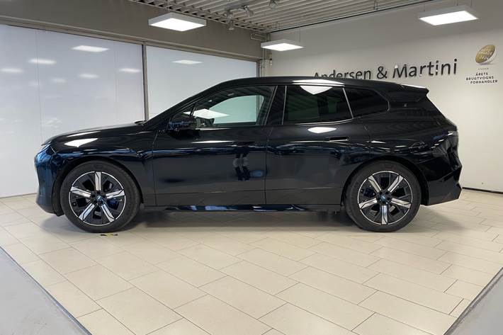 Sort BMW iX fra 2023