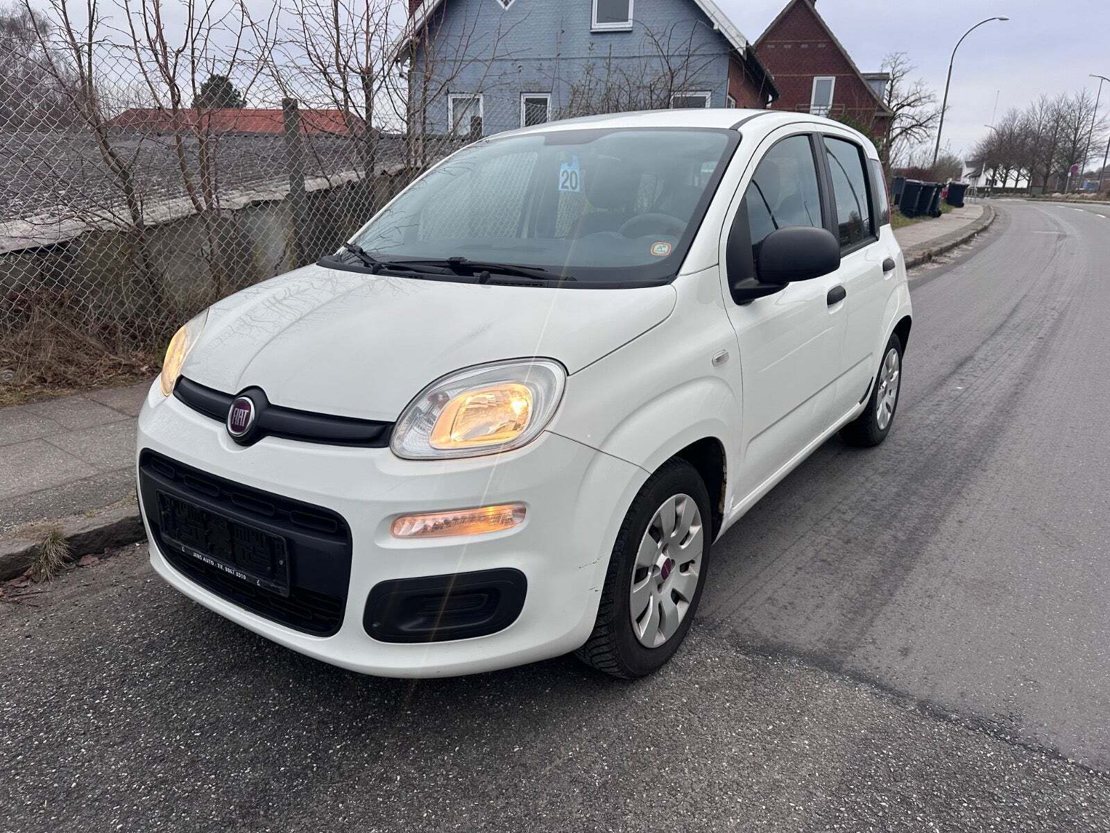 Hvid Fiat Panda fra 2012 set udefra