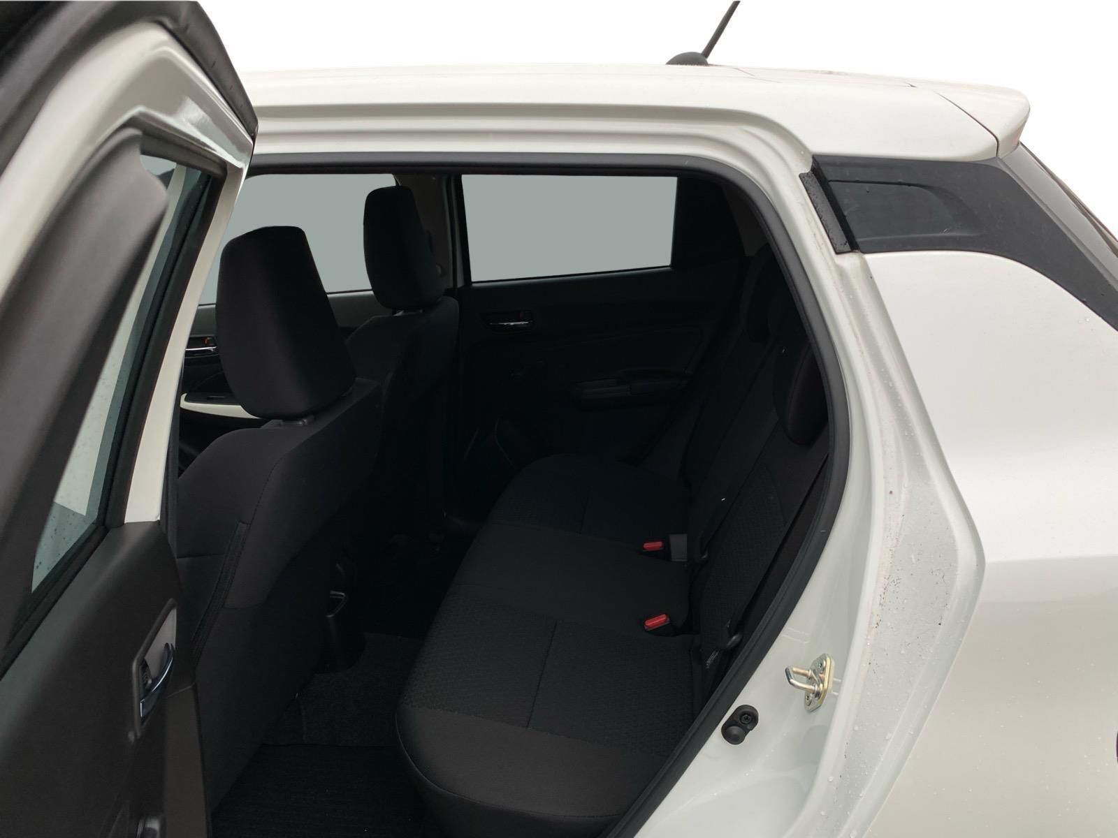 Hvid Suzuki Swift fra 2023