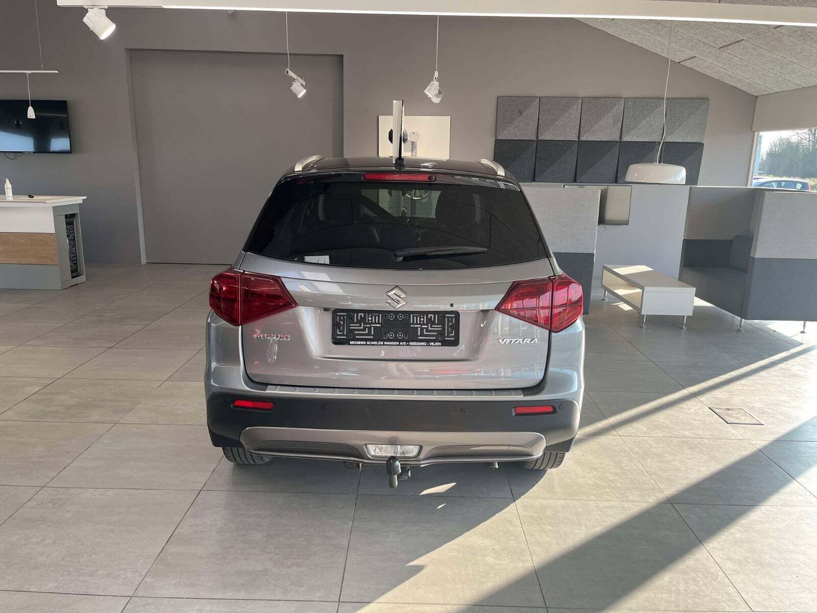 Grå Suzuki Vitara fra 2019