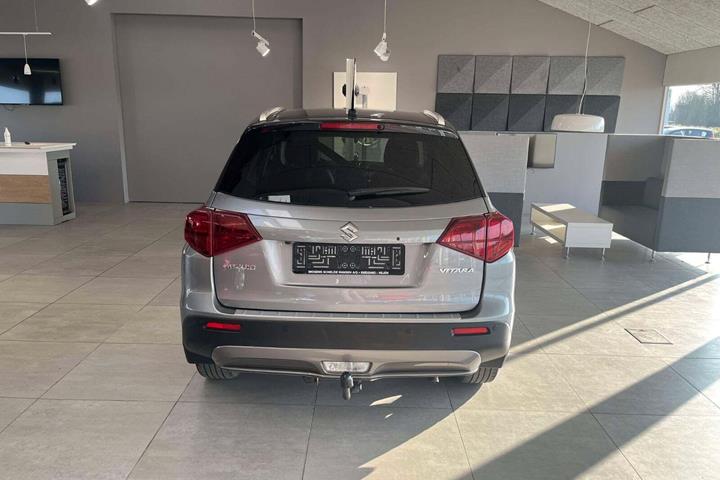 Grå Suzuki Vitara fra 2019