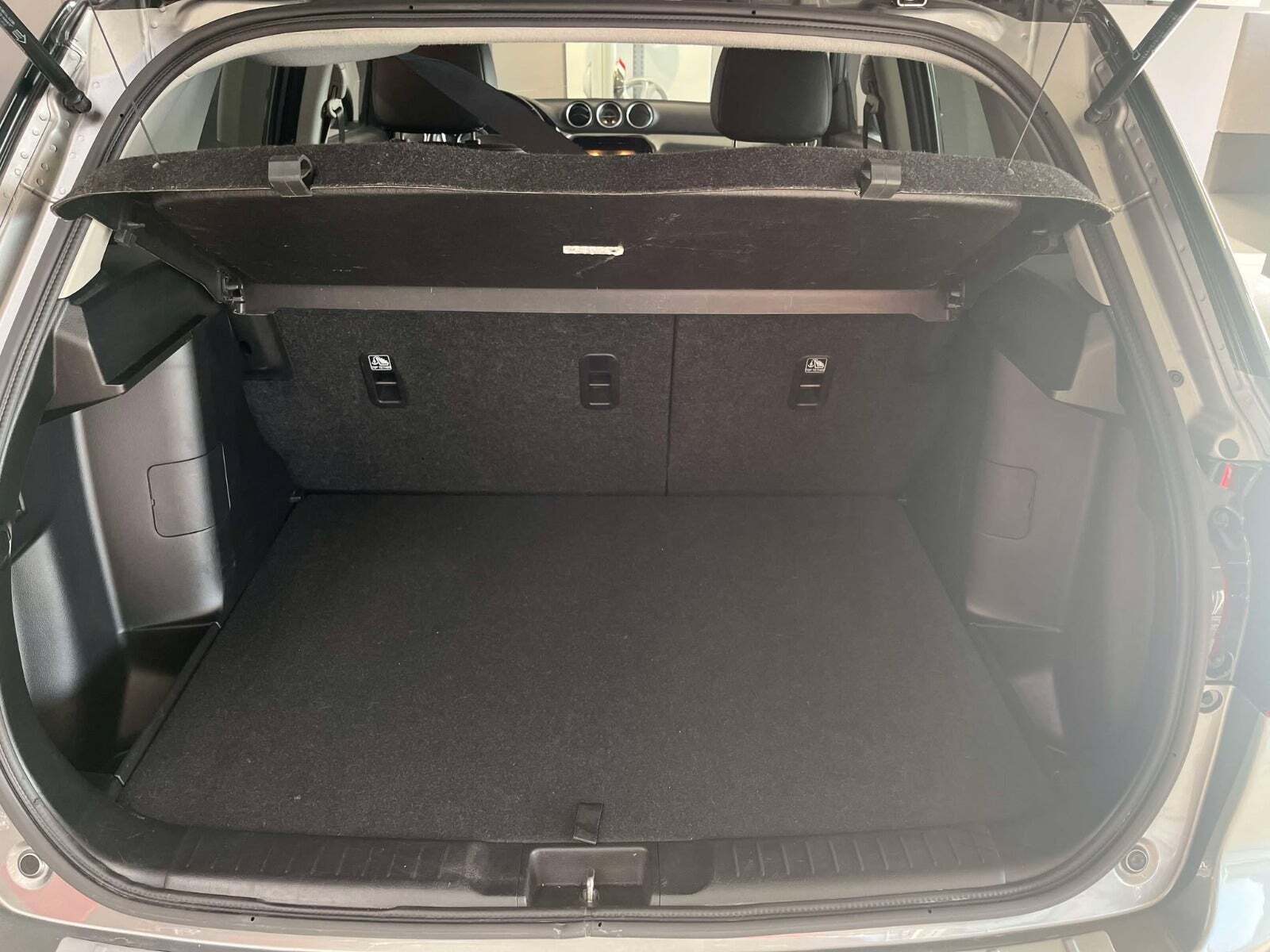 Grå Suzuki Vitara fra 2019