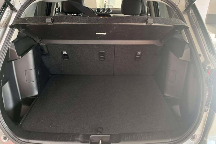 Grå Suzuki Vitara fra 2019