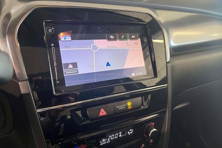 Grå Suzuki Vitara fra 2019