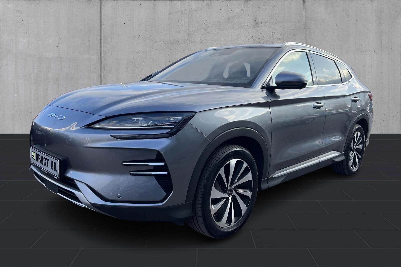 Grå BYD Seal U fra 2024 set udefra