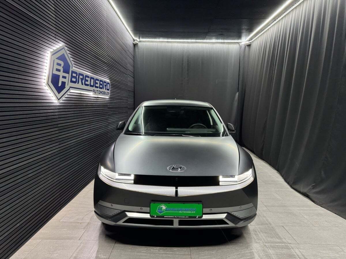 Grå Hyundai Ioniq 5 fra 2024