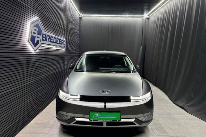 Grå Hyundai Ioniq 5 fra 2024