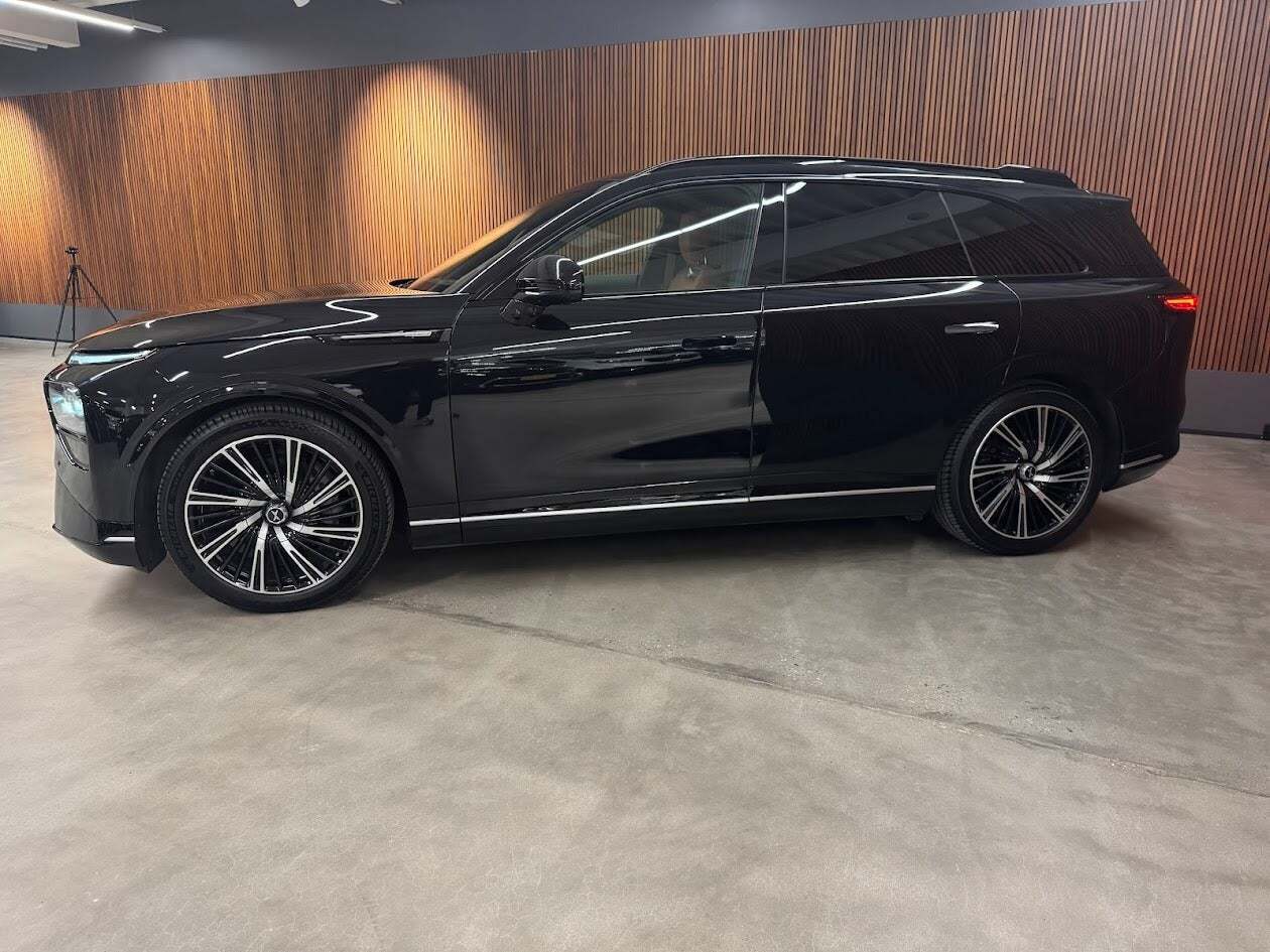 Sort Xpeng G9 fra 2023