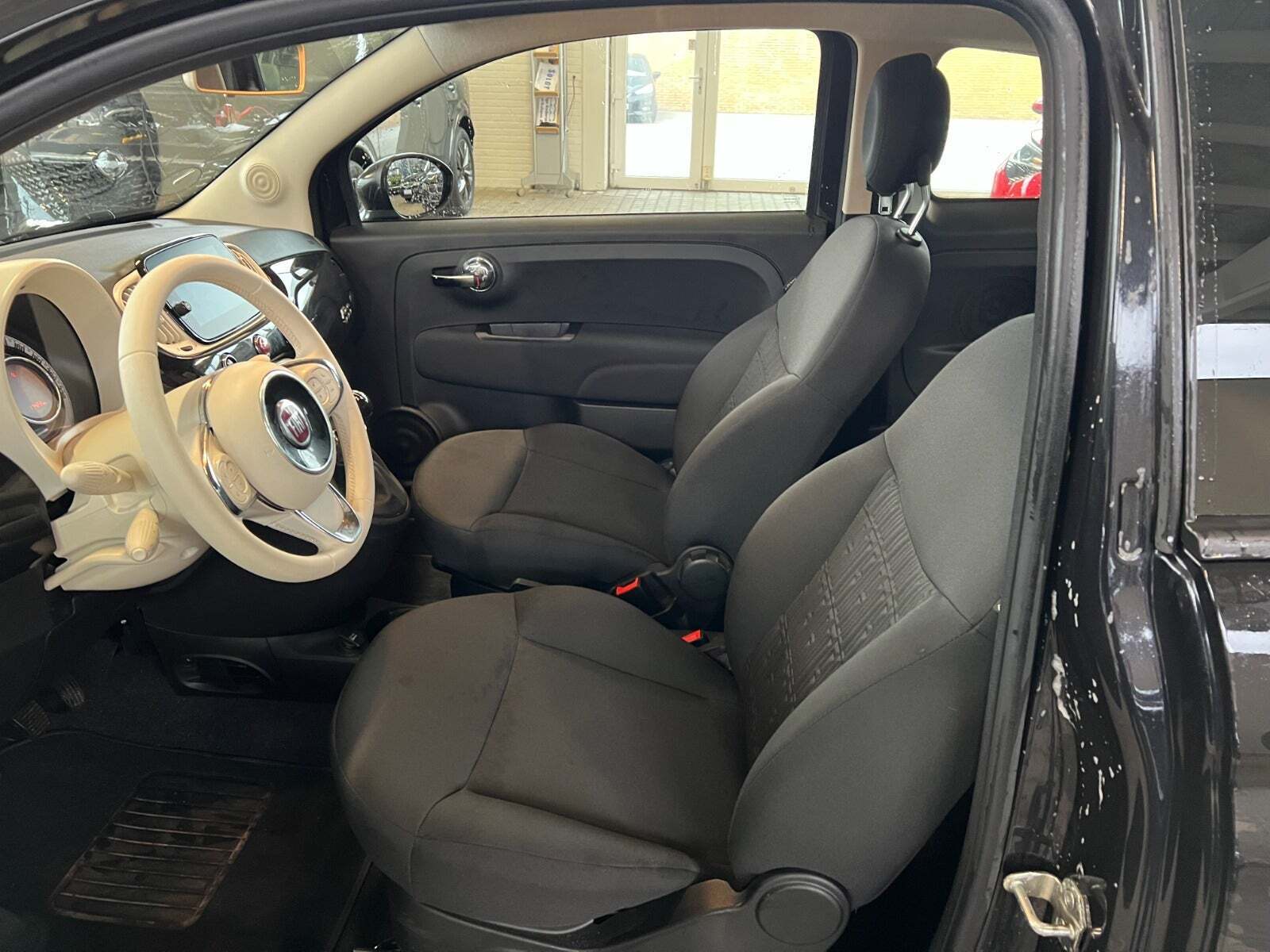 Sort Fiat 500 fra 2024