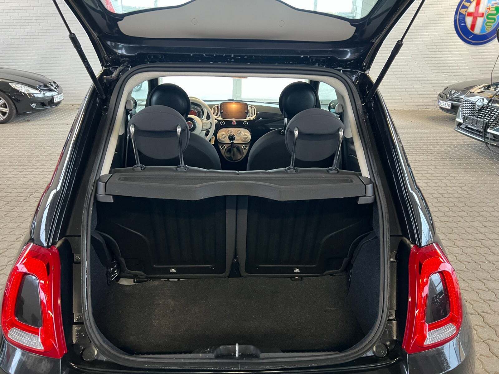 Sort Fiat 500 fra 2024