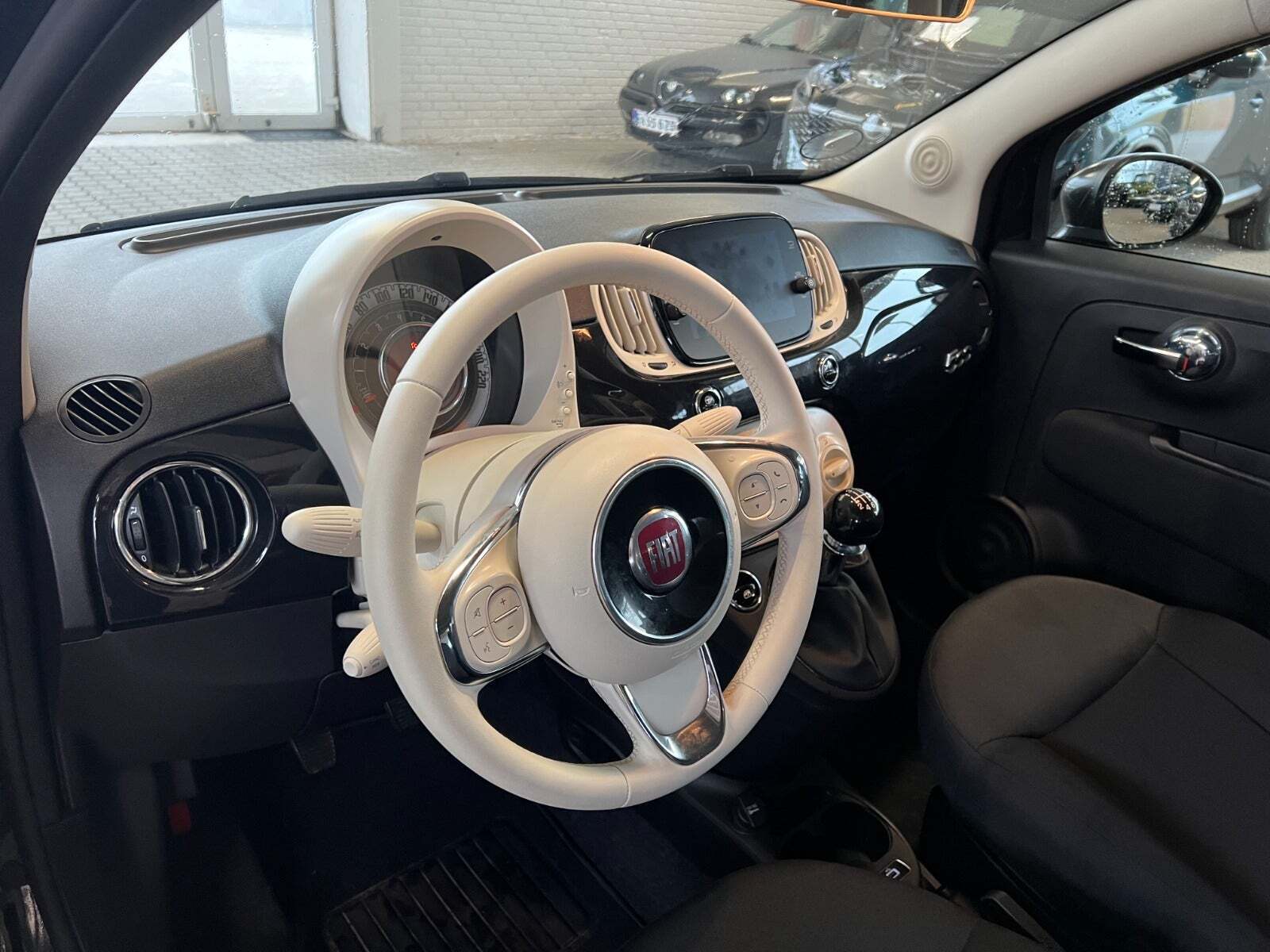 Sort Fiat 500 fra 2024