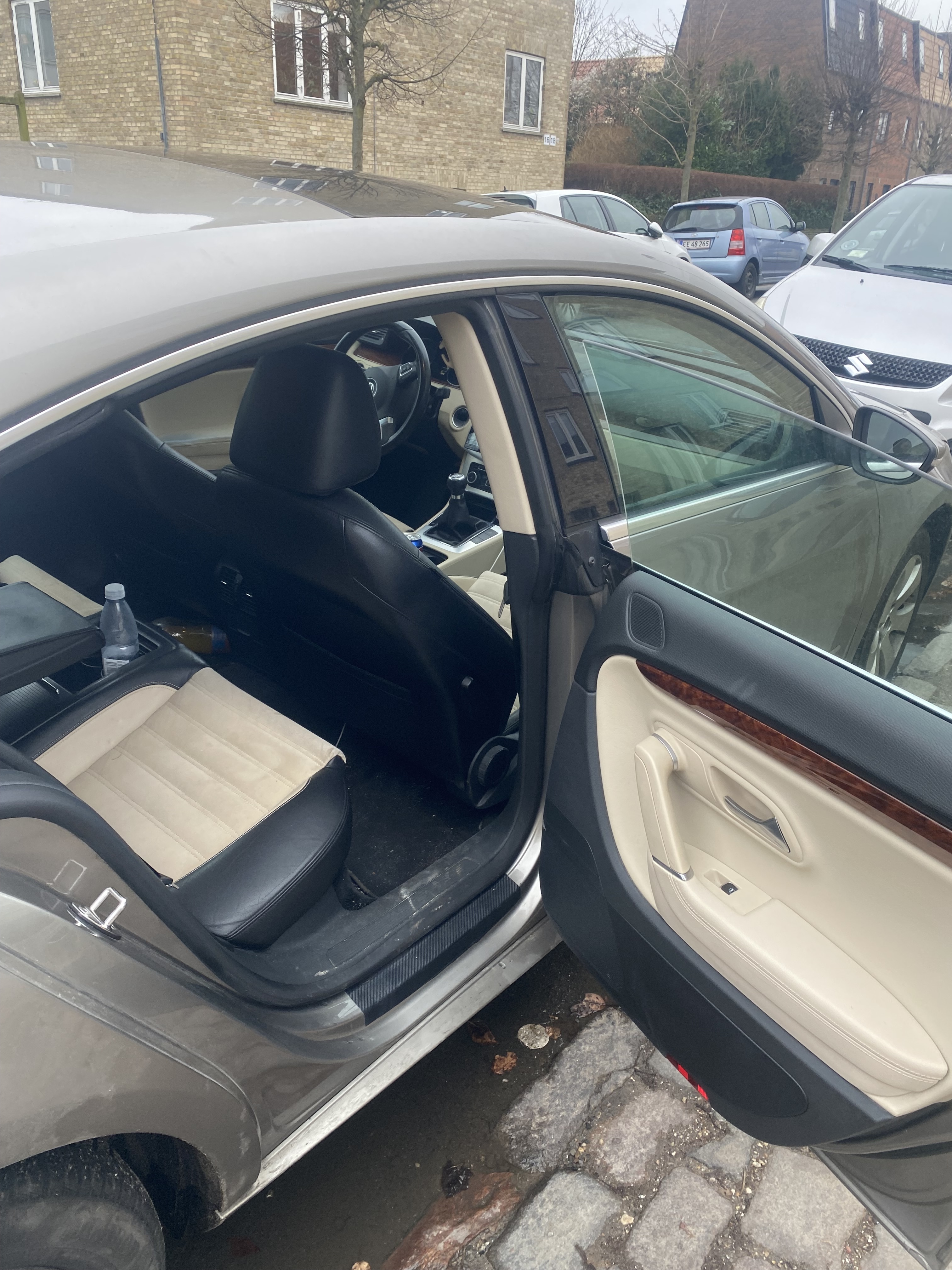 Grå VW Passat CC fra 2009