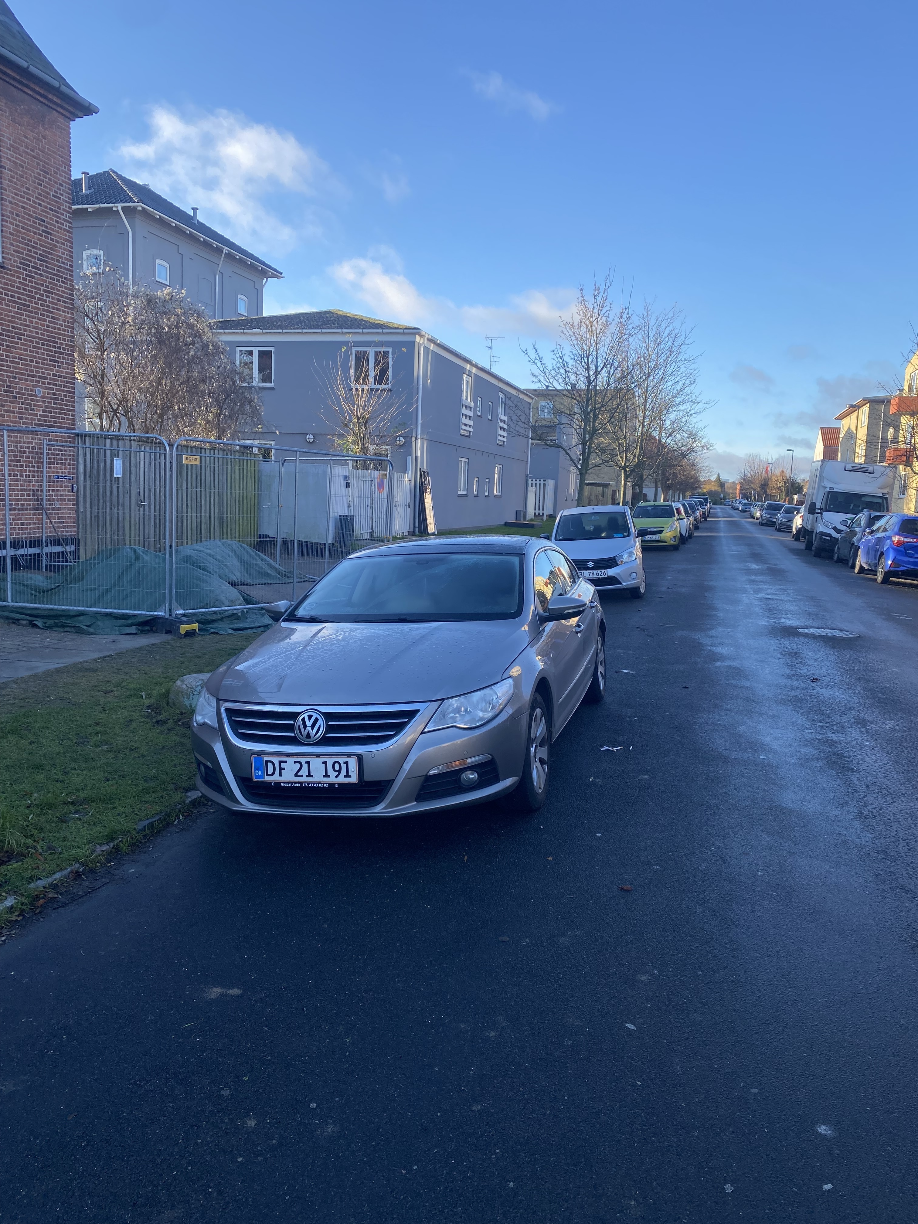 Grå VW Passat CC fra 2009