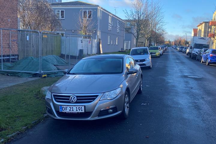 Grå VW Passat CC fra 2009