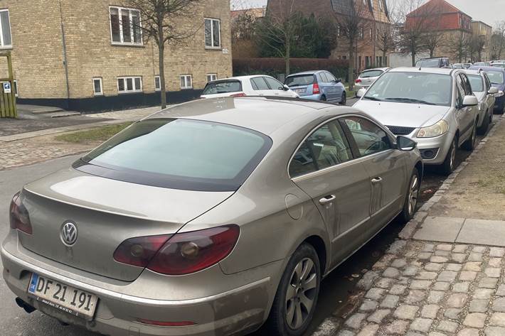 Grå VW Passat CC fra 2009