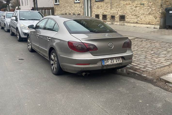 Grå VW Passat CC fra 2009