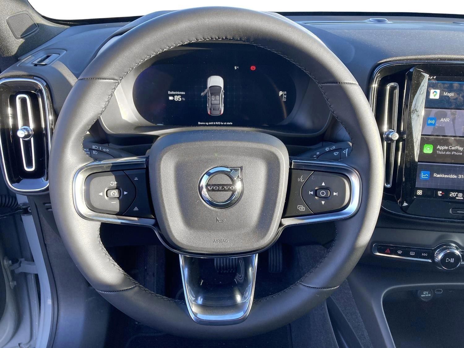 Grå Volvo C40 fra 2024