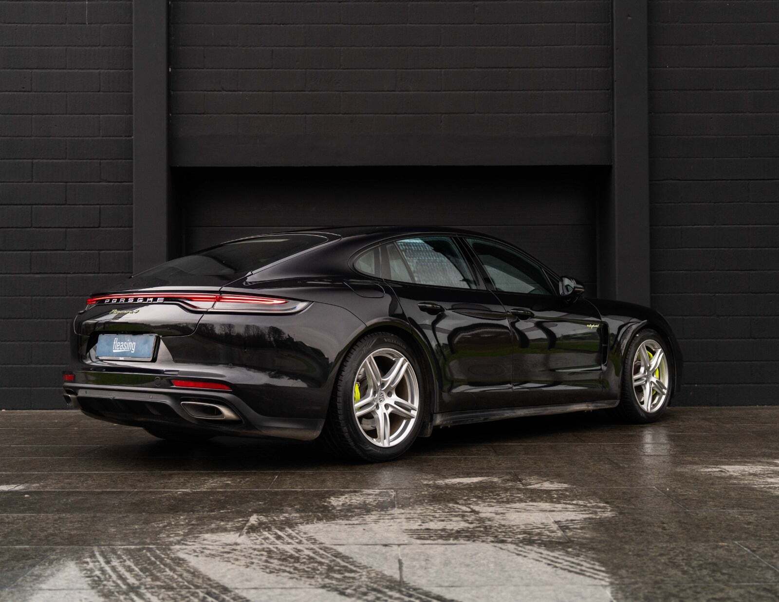 Sort Porsche Panamera 4 fra 2022