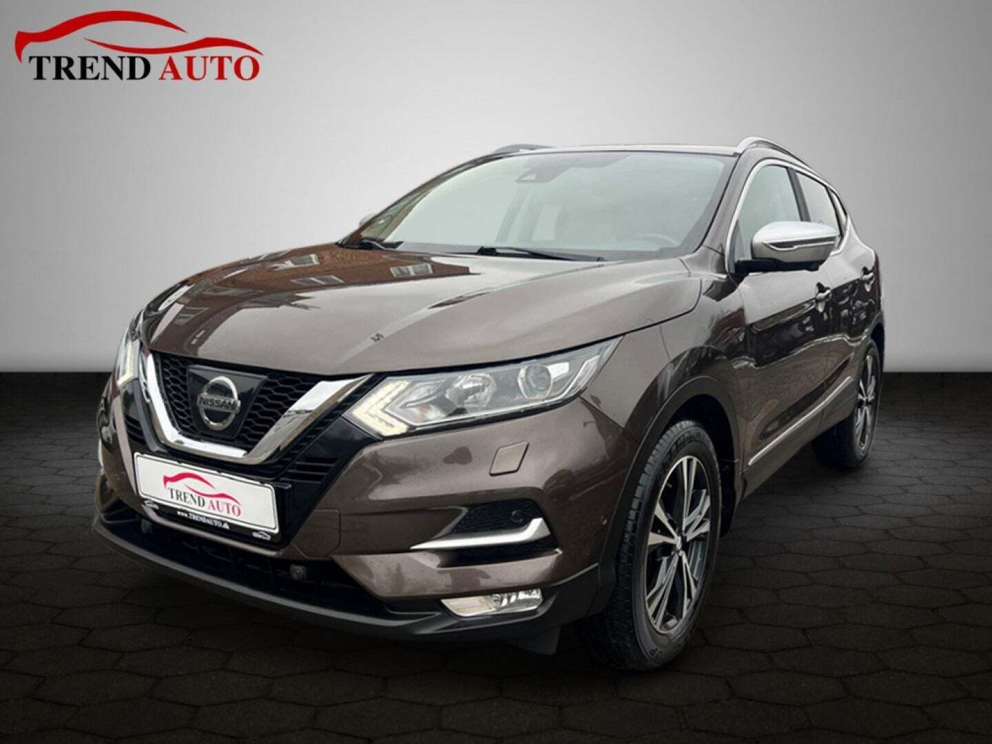 Brun Nissan Qashqai fra 2018 set udefra