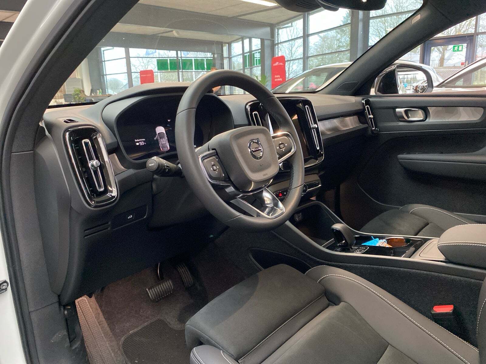 Hvid Volvo C40 fra 2024