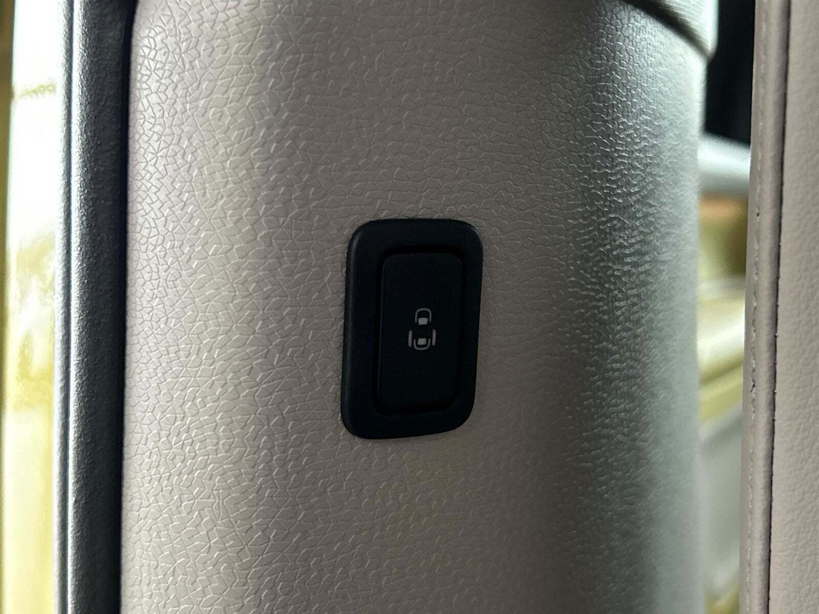 Gul VW ID.Buzz fra 2023