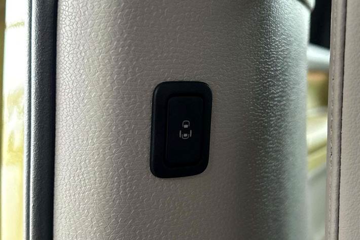 Gul VW ID.Buzz fra 2023