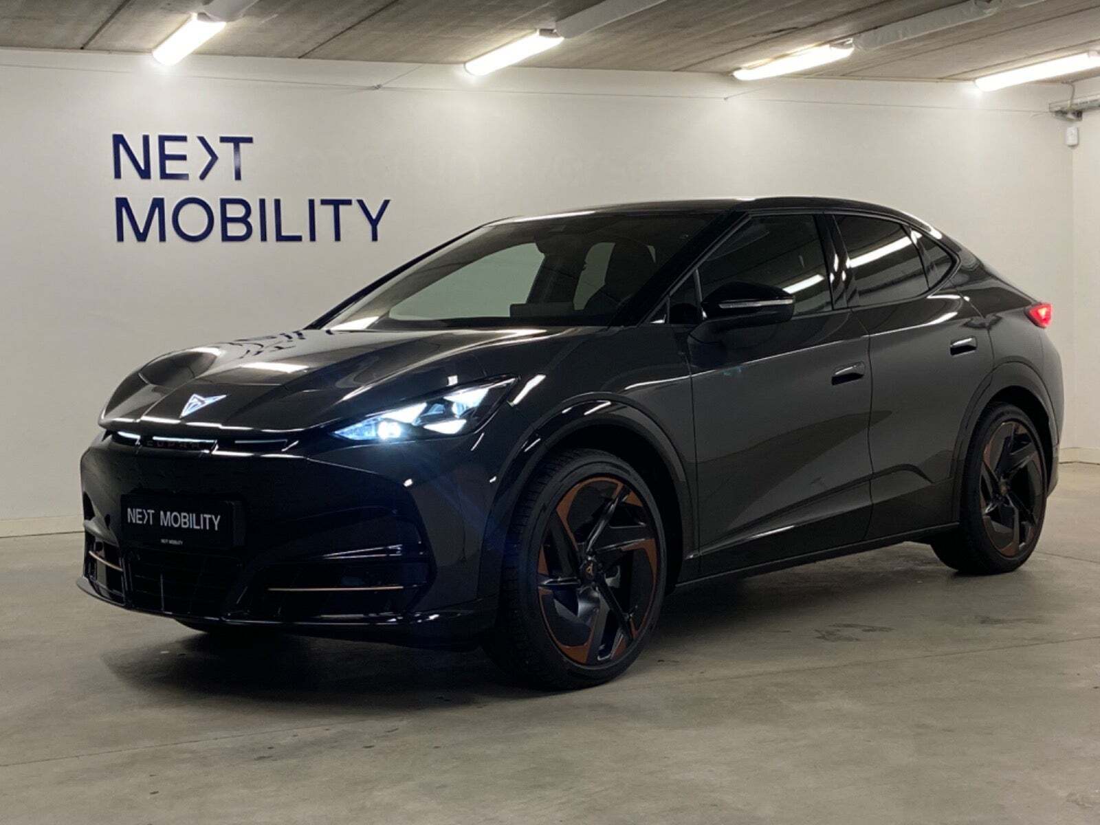 Grå Cupra Tavascan fra 2025 set udefra