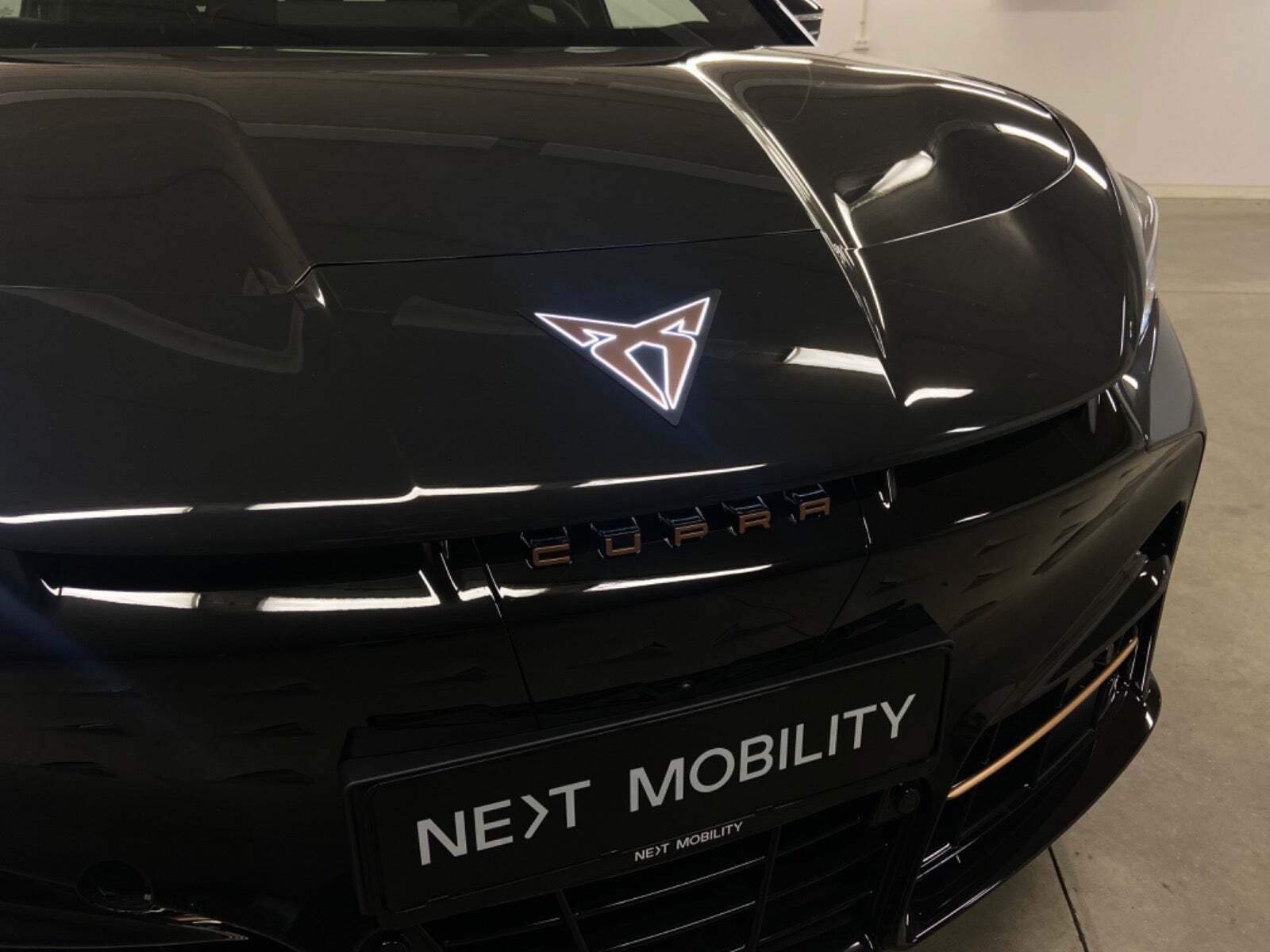 Grå Cupra Tavascan fra 2025