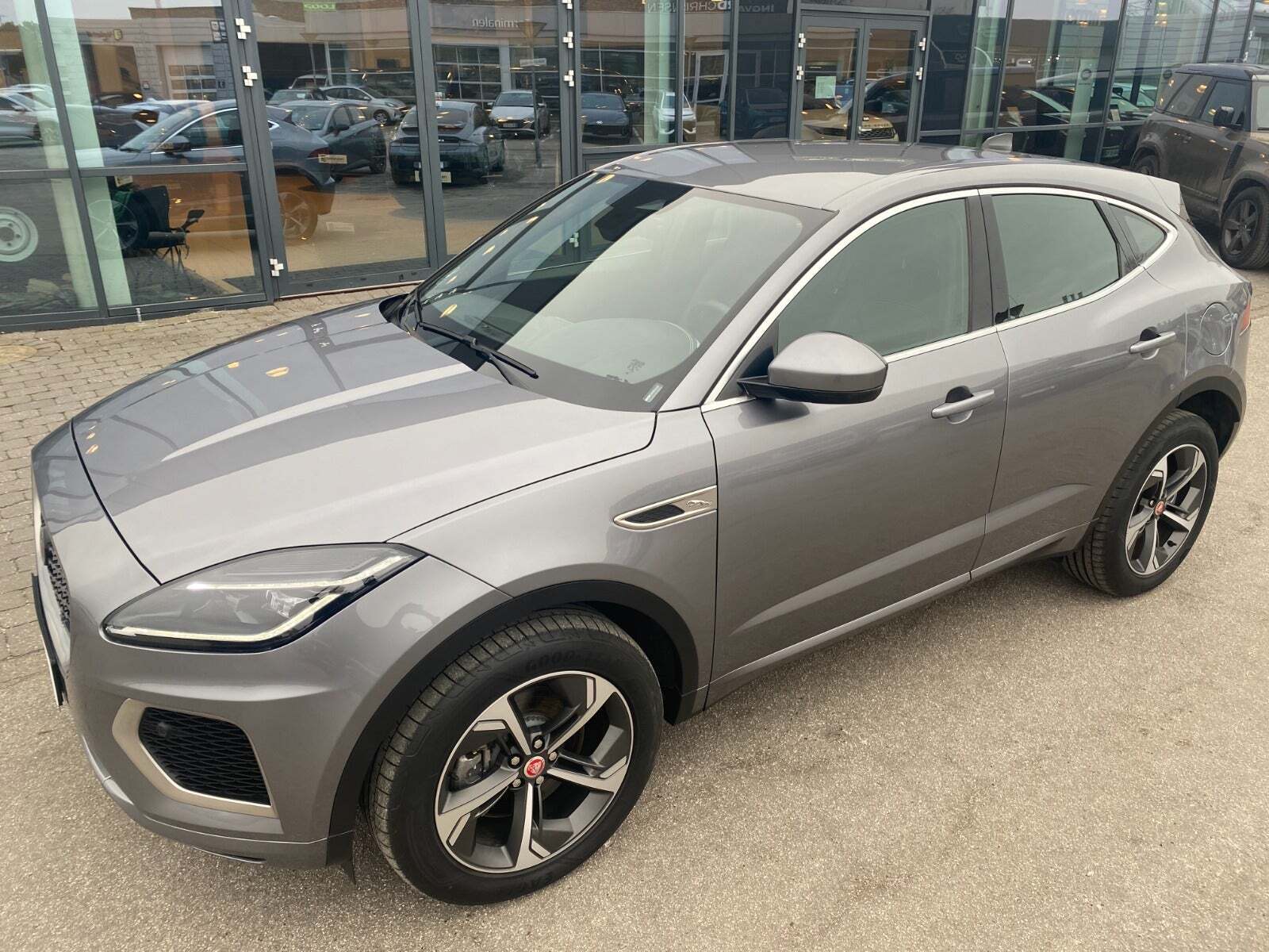 Jaguar E-Pace 1,5 P300e R-Dynamic SE aut.