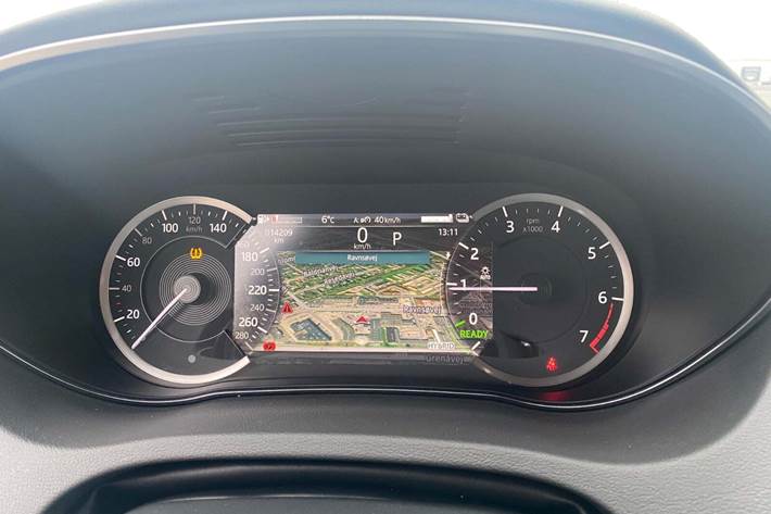 Grå Jaguar E-Pace fra 2022 set indefra