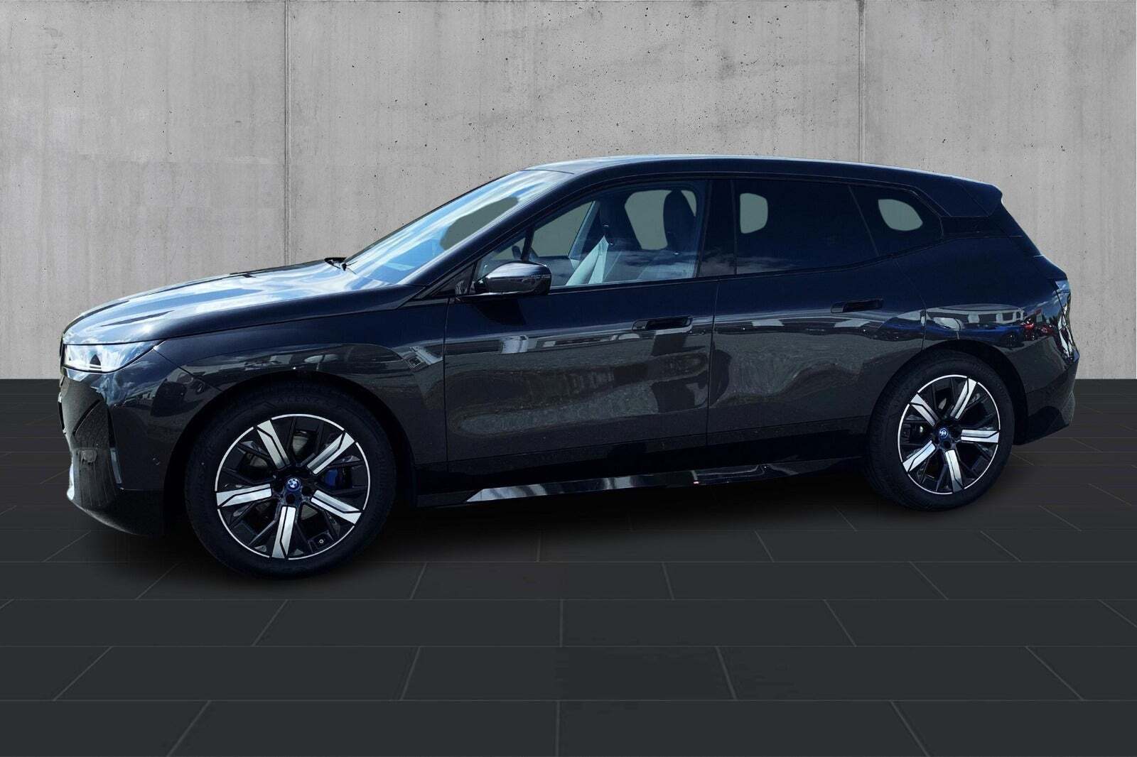 Sort BMW iX fra 2024