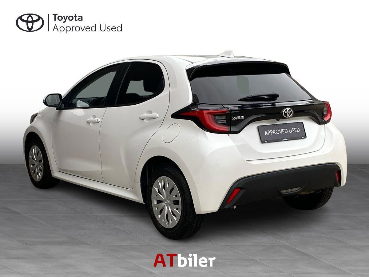 Hvid Toyota Yaris fra 2021