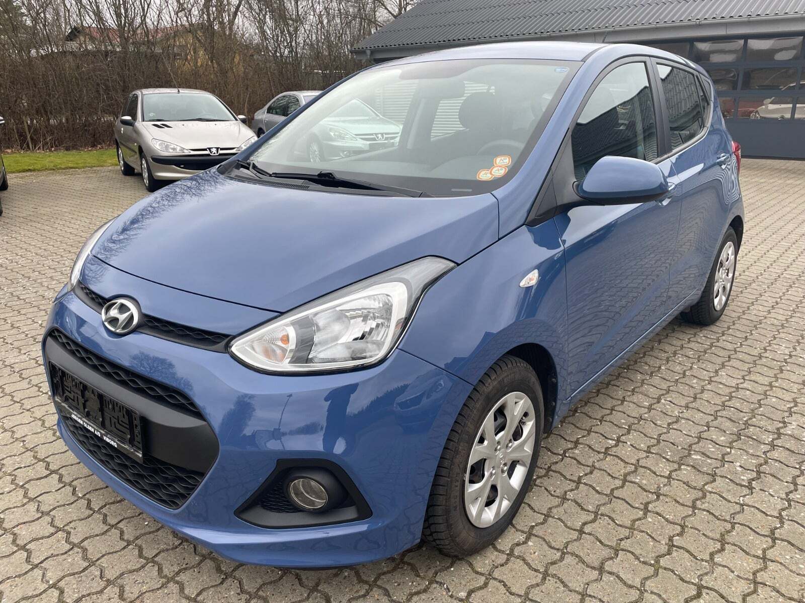 Blå Hyundai i10 fra 2015