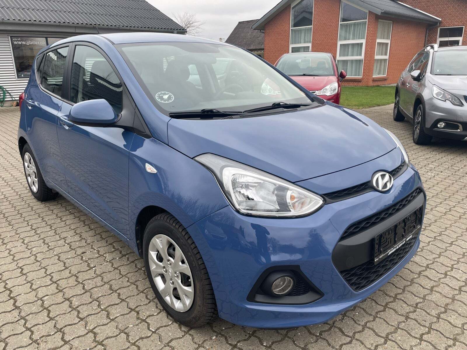 Blå Hyundai i10 fra 2015