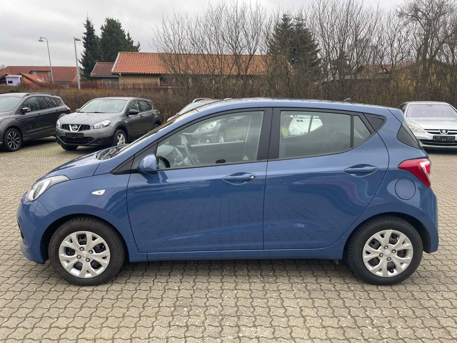 Blå Hyundai i10 fra 2015